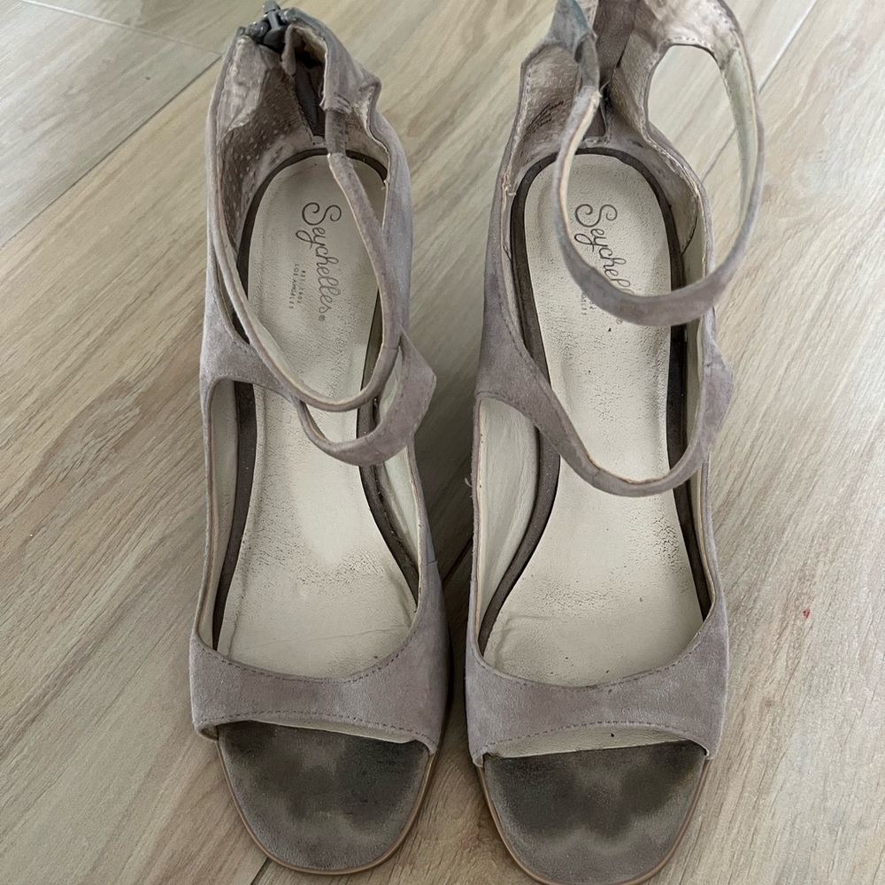 Seychelles Wood Block Sandal Heels / Size 9
